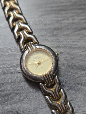 Vintage Two-Tone Round Face Quartz Wristwatch Gold & Silver ☆NEEDS NEW BATTERY☆